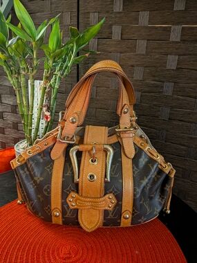 ❌ SOLD ❌ Vintage Louis Vuitton Monogram Theda GM Top Handle Bag - ✨RARE✨ - GUC